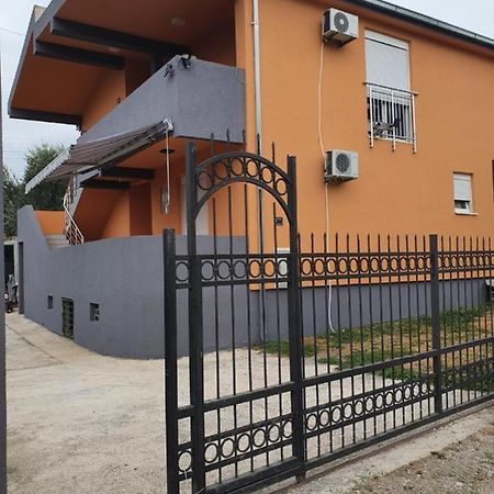 Apartmen Kuca Za Odmor I Familiju Bar Buitenkant foto
